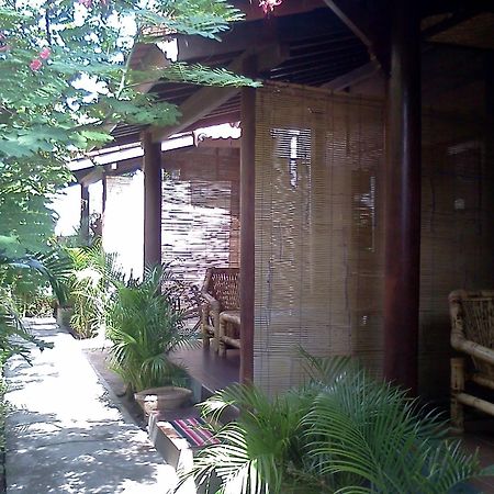 Alexyane Paradise Bungalow กีลีตราวางัน ภายนอก รูปภาพ