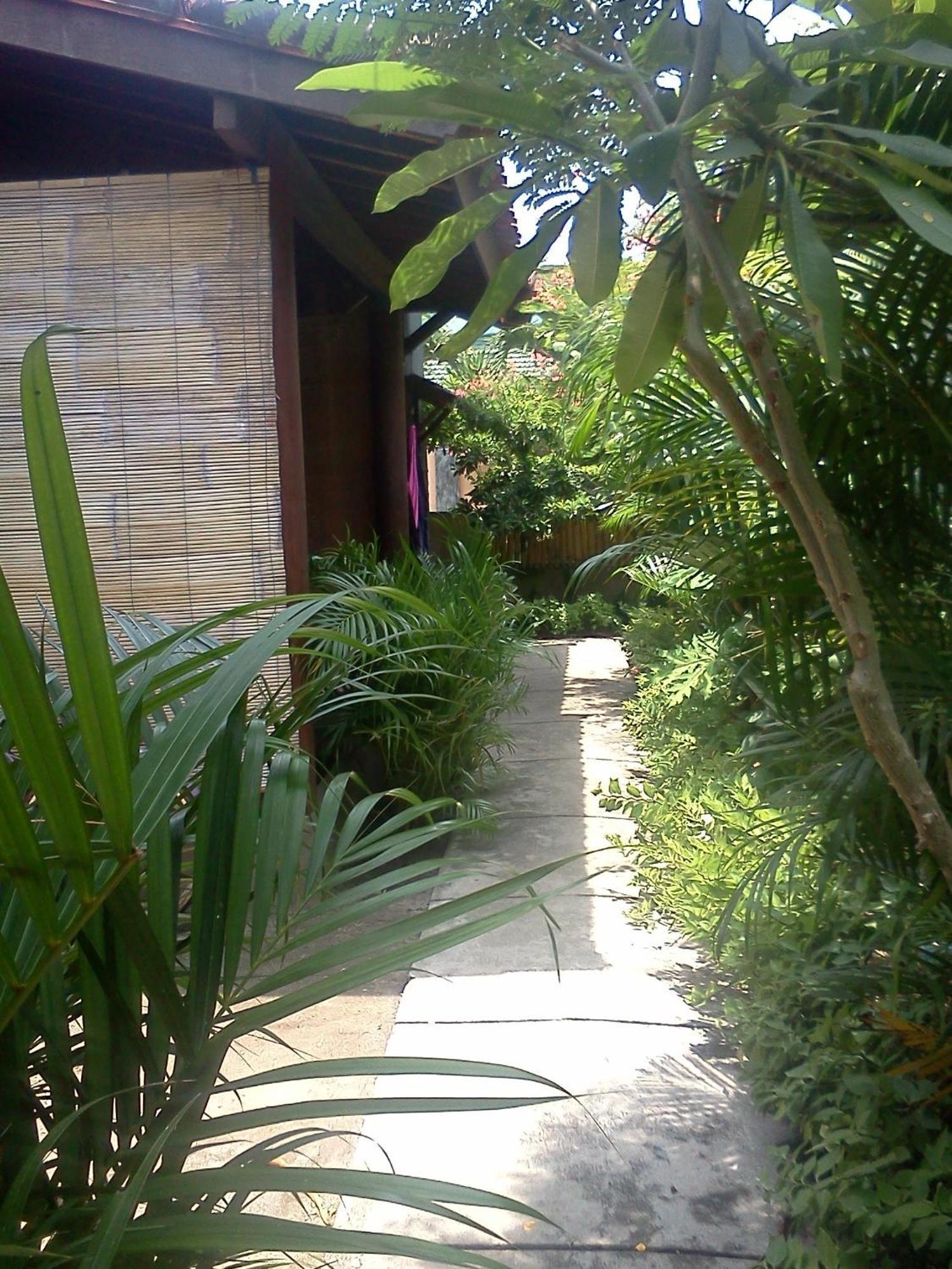 Alexyane Paradise Bungalow กีลีตราวางัน ภายนอก รูปภาพ
